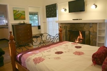Tudor Cottages Mt Dandenong - Kempsey Accommodation 20