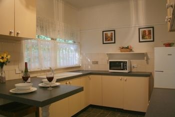 Tudor Cottages Mt Dandenong - Kempsey Accommodation 24