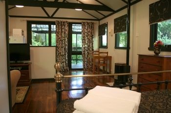 Tudor Cottages Mt Dandenong - Kempsey Accommodation 25