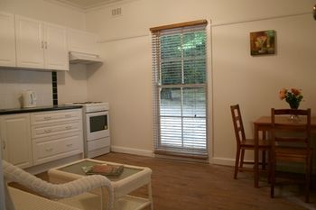 Tudor Cottages Mt Dandenong - Kempsey Accommodation 26