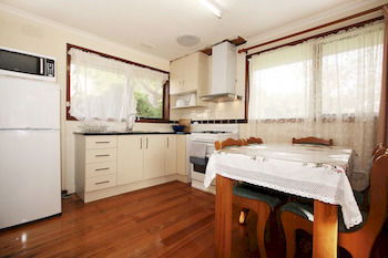 40 Thames Holiday Unit - Kempsey Accommodation 1