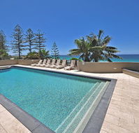 Clubb Coolum Beach Resort - Kempsey Accommodation