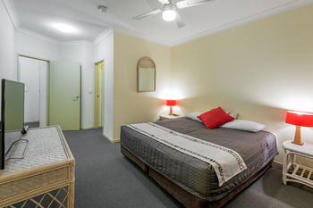 The Brighton Apartments - Kempsey Accommodation 21