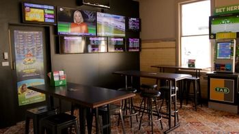 The Criterion Pub And Kitchen Carrington - Kempsey Accommodation 8