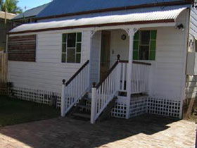 A Pine Cottage - Kempsey Accommodation 0