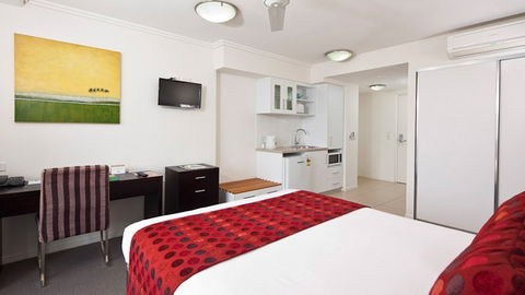 BEST WESTERN PLUS Cairns Central Apartments - Kempsey Accommodation 1