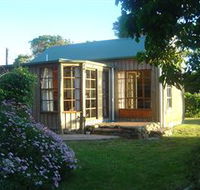 Stanley Lakeside Spa Cabins - Kempsey Accommodation
