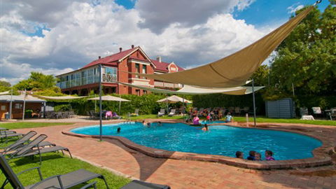 Alzburg Resort Mansfield - Kempsey Accommodation 1