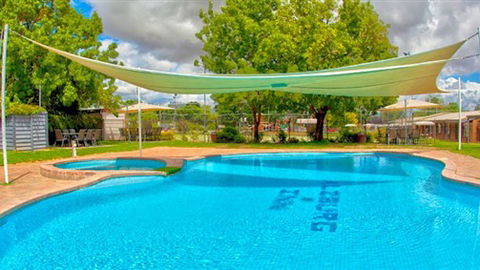 Alzburg Resort Mansfield - Kempsey Accommodation 2