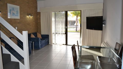 Lake Edge Resort - Kempsey Accommodation 1