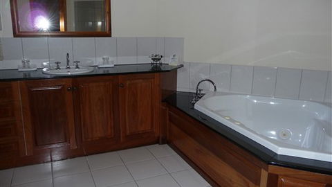 The Lodges - Kempsey Accommodation 7