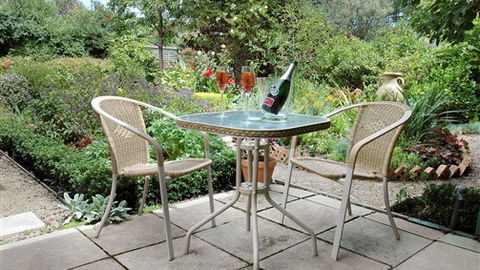 Woodland By The Bay - Kempsey Accommodation 3