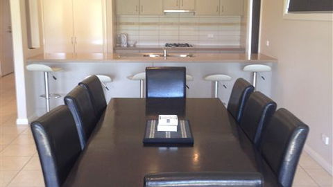 Anchorage By The Lake - Kempsey Accommodation 0