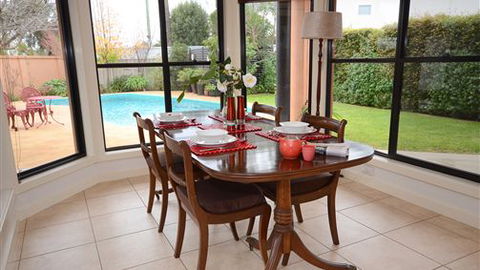 DeLuca - Kempsey Accommodation 0