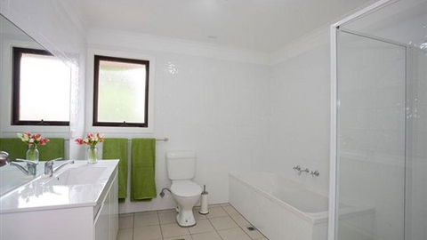 Raydon Court - Kempsey Accommodation 2