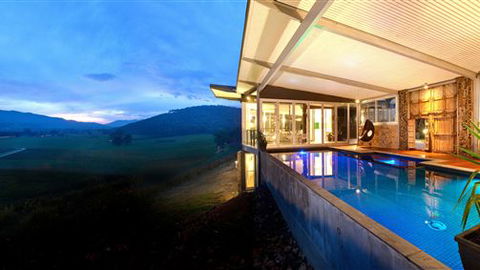 Feathertop Chateau - Kempsey Accommodation 0