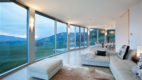 Feathertop Chateau - Kempsey Accommodation 3