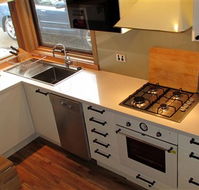 Wallace's - Crystal Creek Chalet 1 - Kempsey Accommodation