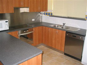 Castaway At Port Elliot - Kempsey Accommodation 4