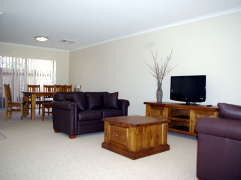 Fairways Bed & Breakfast At Jerilderie - Kempsey Accommodation 2
