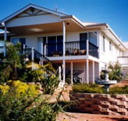 Lovering's Beach Houses - The Whitehouse Emu Bay