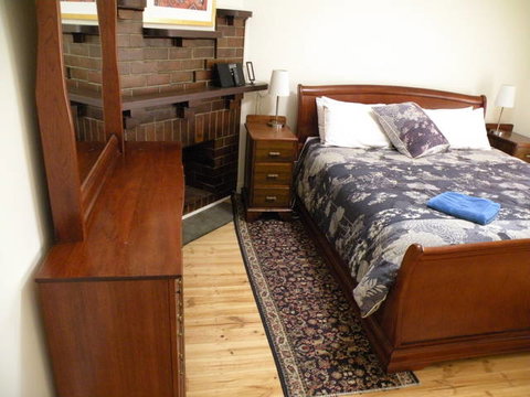 MacDonnell House (Naracoorte Cottages) - Kempsey Accommodation 4
