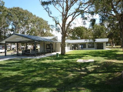 Swansea Gardens Lakeside Holiday Park - Kempsey Accommodation 2