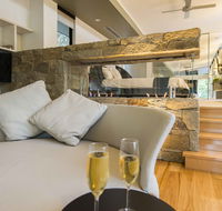The Feathered Nest - Luxury Wildlife Retreat - Kempsey Accommodation
