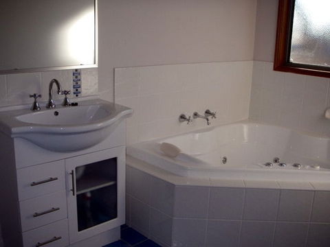 The Real McCoy Holiday Accommodation - Kempsey Accommodation 2