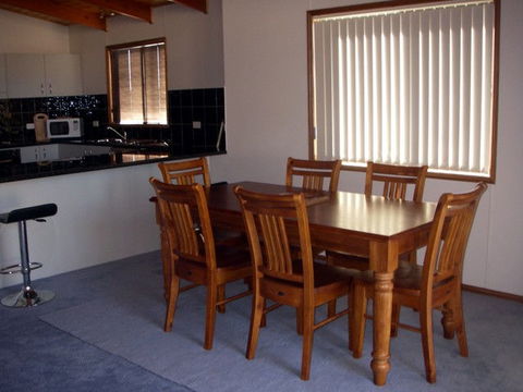 The Real McCoy Holiday Accommodation - Kempsey Accommodation 3