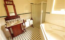 Wagga Wagga Country Cottages - - Kempsey Accommodation 5