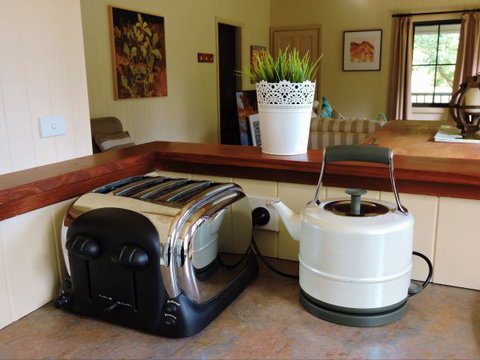 The Guesthouse: Hill End - Kempsey Accommodation 6