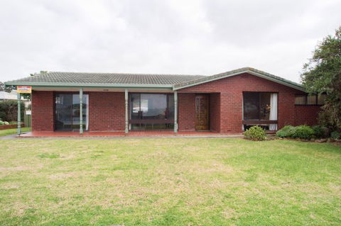 Coastal Cottage - Kempsey Accommodation 59