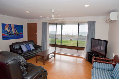 Coastal Cottage - Kempsey Accommodation 63