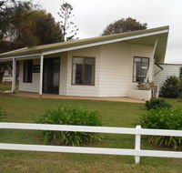 Catalina Cottage - Kempsey Accommodation
