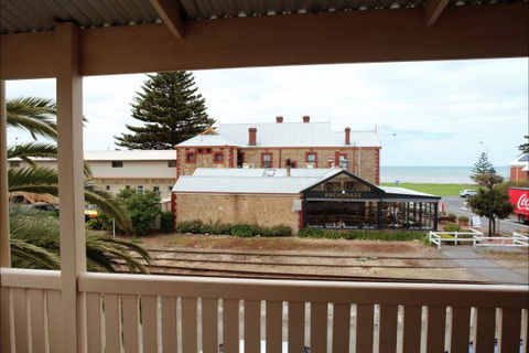 Coastal Cottage - Kempsey Accommodation 18