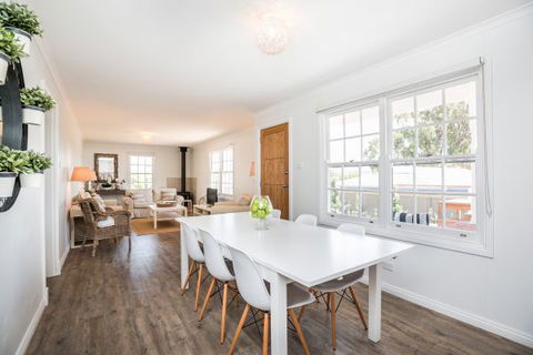 Coastal Cottage - Kempsey Accommodation 93