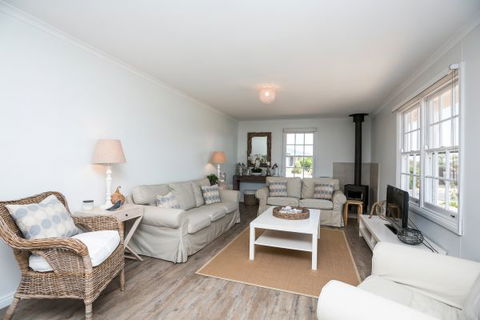Coastal Cottage - Kempsey Accommodation 94