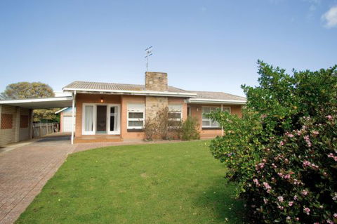 Coastal Cottage - Kempsey Accommodation 0