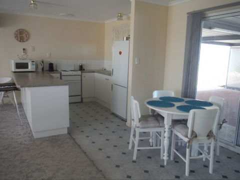 Alilly - Kempsey Accommodation 2
