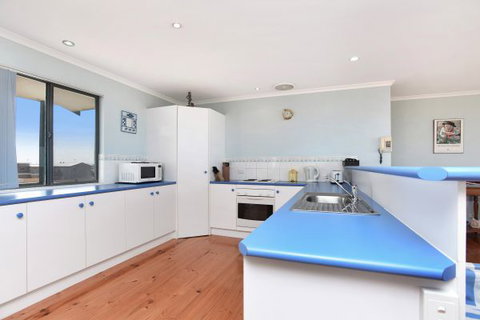 Ambergris - Kempsey Accommodation 1