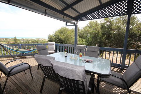 LJ Hooker Goolwa Holiday Rentals - 39 Bradford Road, Goolwa Beach - Kempsey Accommodation 1