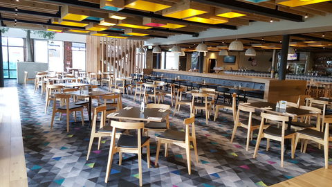 Highlander Hotel Bar Kitchen Rooftop - Kempsey Accommodation 6