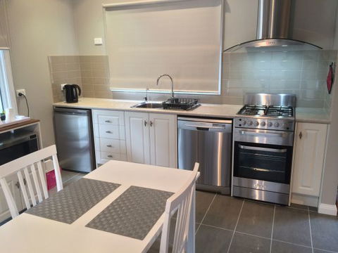 High Peaks Cottages - Kempsey Accommodation 2