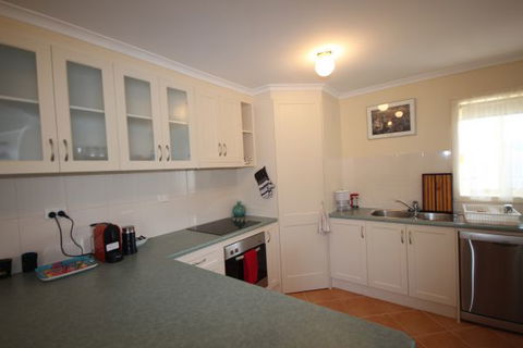 LJ Hooker Goolwa Holiday Rentals - 12 Willmett Road, Goolwa Beach - Kempsey Accommodation 1