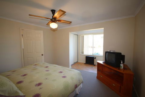 LJ Hooker Goolwa Holiday Rentals - 12 Willmett Road, Goolwa Beach - Kempsey Accommodation 2