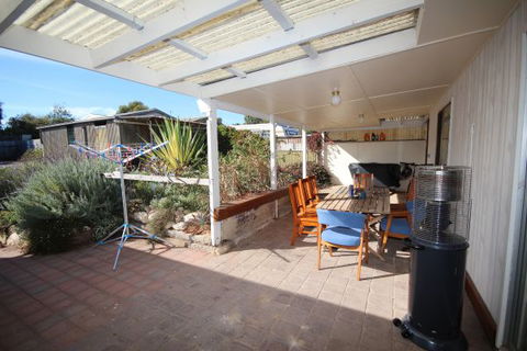 LJ Hooker Goolwa Holiday Rentals - 12 Willmett Road, Goolwa Beach - Kempsey Accommodation 3