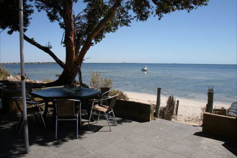 Undercurrent - Kempsey Accommodation 0