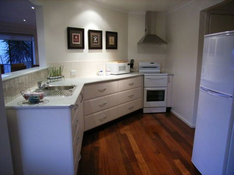 C-Deck Beach House Apartment - Kempsey Accommodation 2