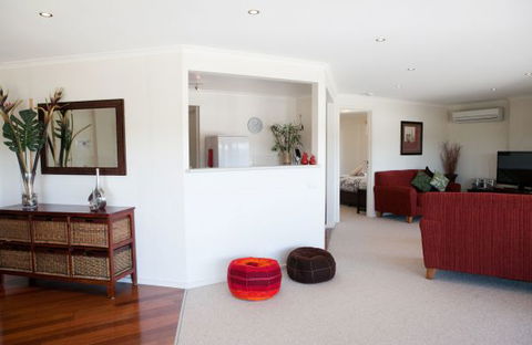 C-Deck Beach House Apartment - Kempsey Accommodation 5